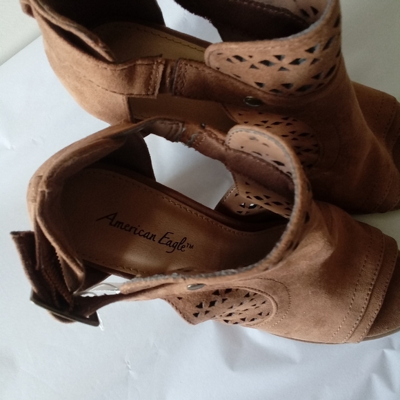 American Eagle Women's Size 7.5 Cut Out Peep Toe Bootie Brown Faux Suede NWT - Picture 3 of 9
